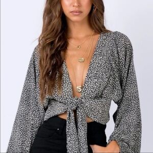 Princess Polly Tie Front Top. Lightly Worn